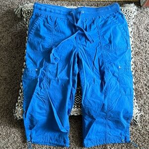 5/$20 Style & Co blue capri cargo pants size 8
